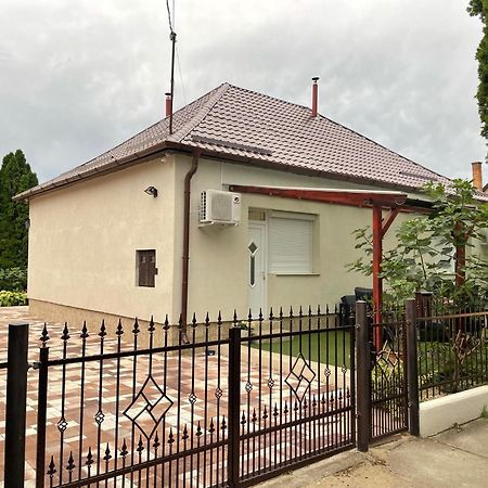 Adam Apartman Hajdúszoboszló Exterior foto