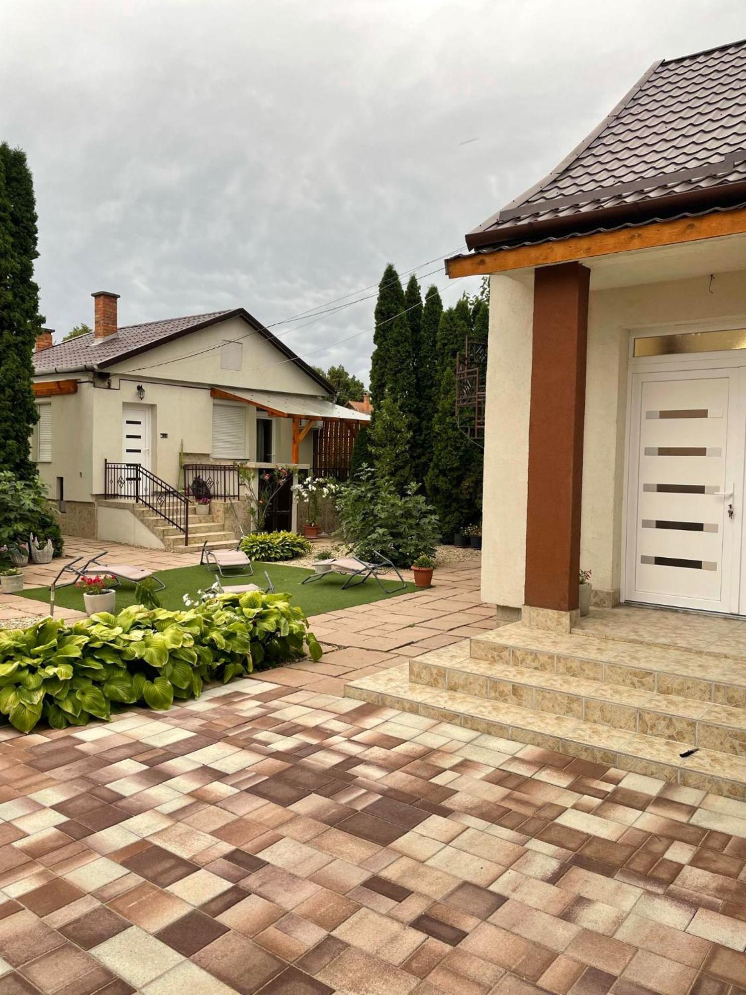 Adam Apartman Hajdúszoboszló Exterior foto