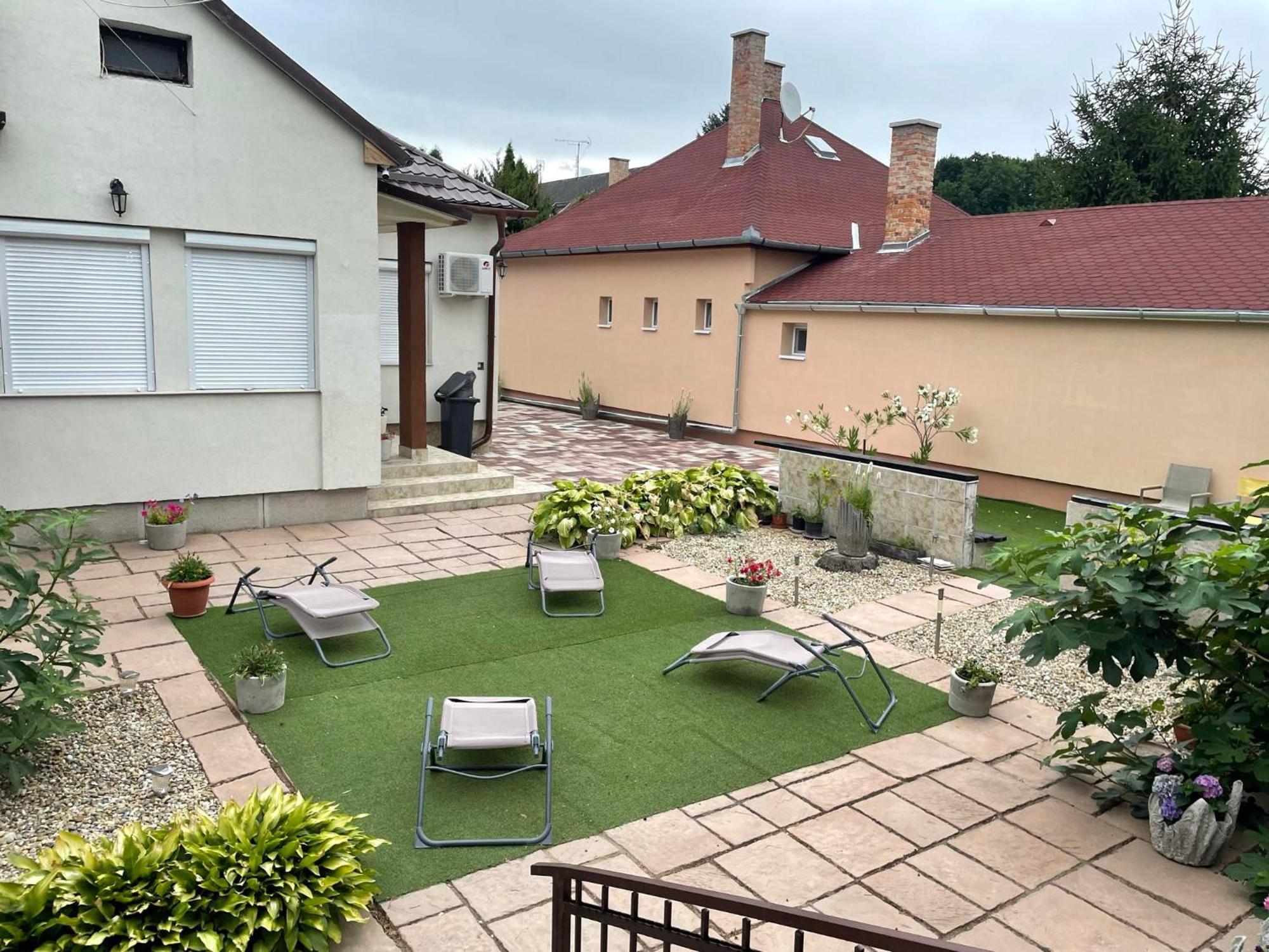 Adam Apartman Hajdúszoboszló Exterior foto