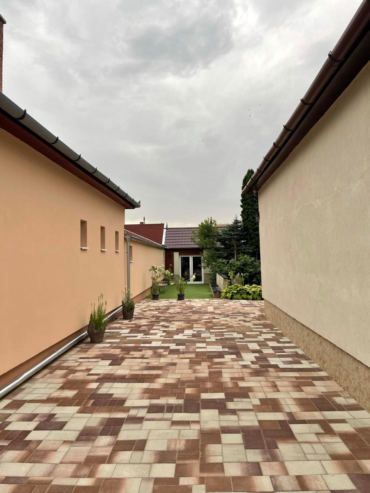 Adam Apartman Hajdúszoboszló Exterior foto